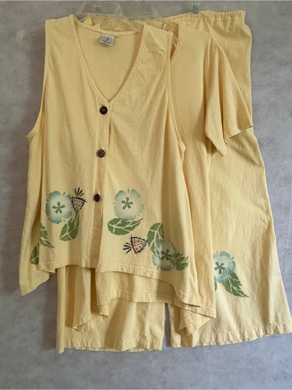 Women's Yellow Floral Capris Three-Piece Set